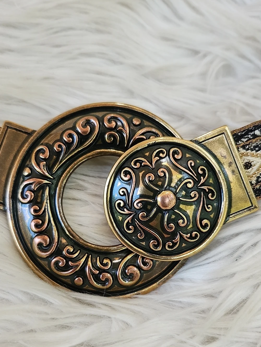 NWOT CHICO'S METAL HOOK BUCKLE AND JACQUARD ADJUSTABLE BELT